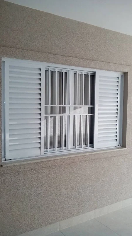 Janela de alumínio branco