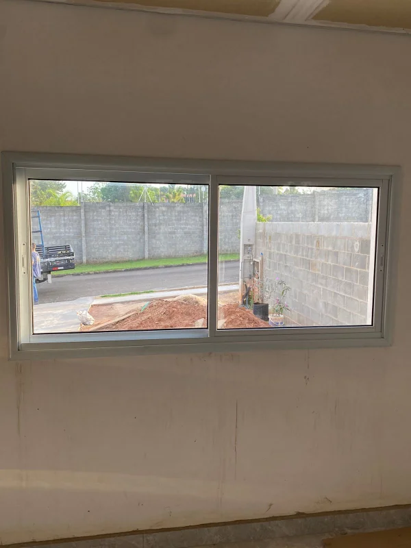 Janela de alumínio branco em Limeira