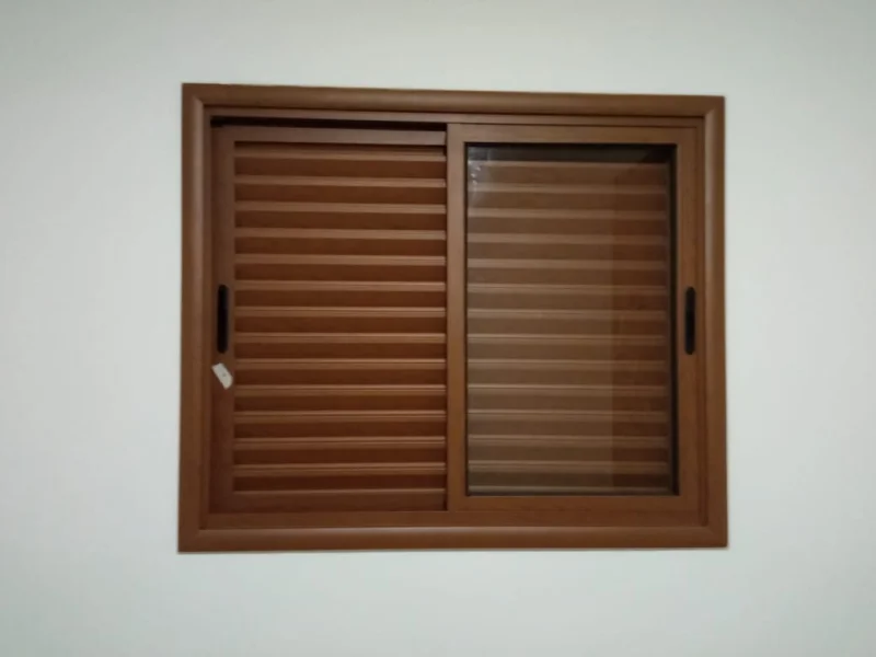 Janela de madeira de correr em Rio Claro