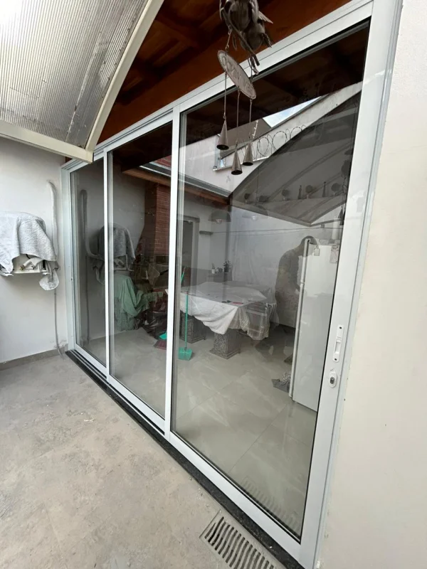 Porta de correr alumínio branco