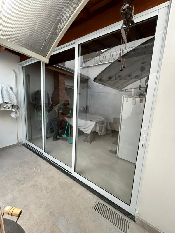 Porta de correr branca