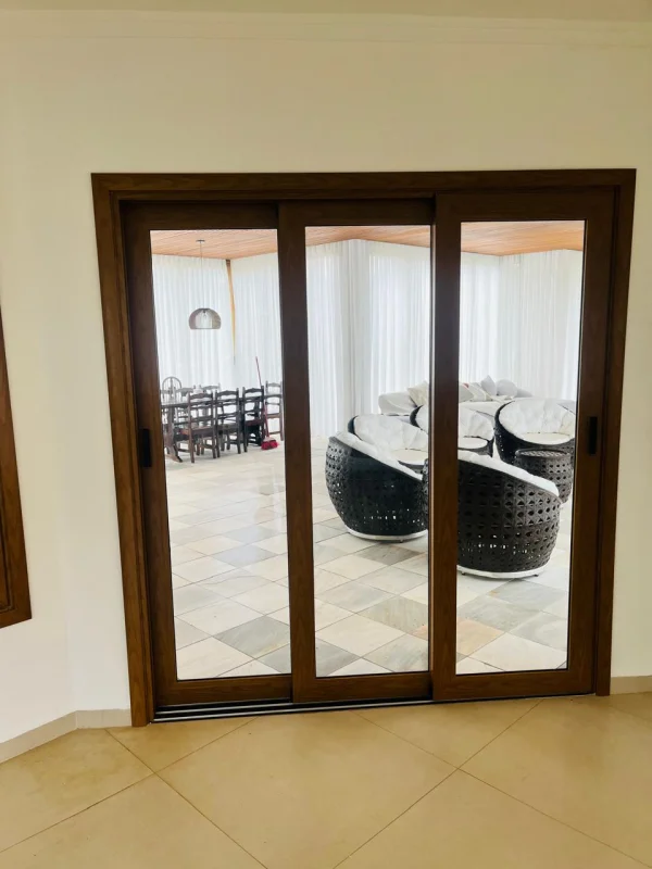 Porta de correr de madeira