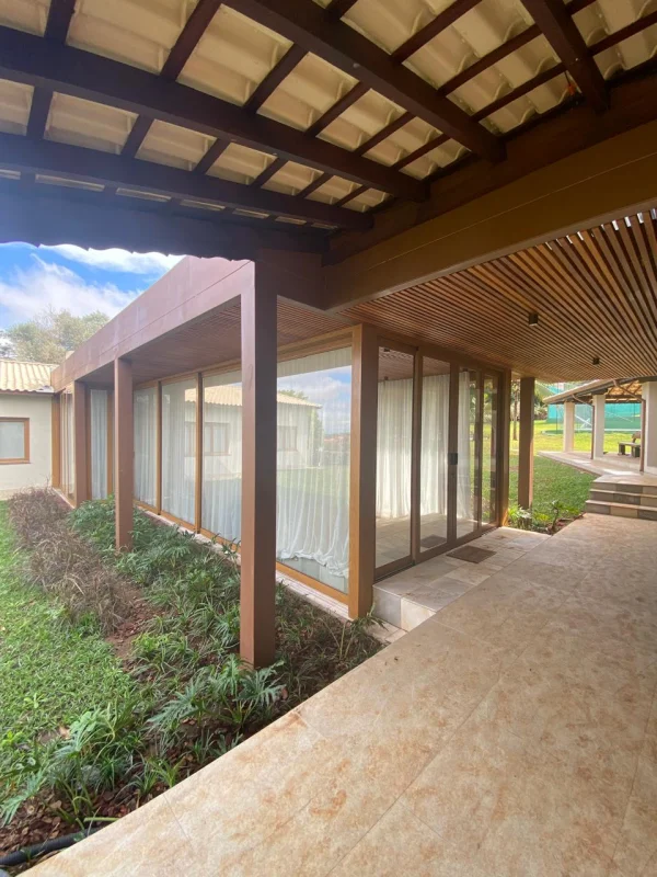 Porta de correr de madeira em Limeira
