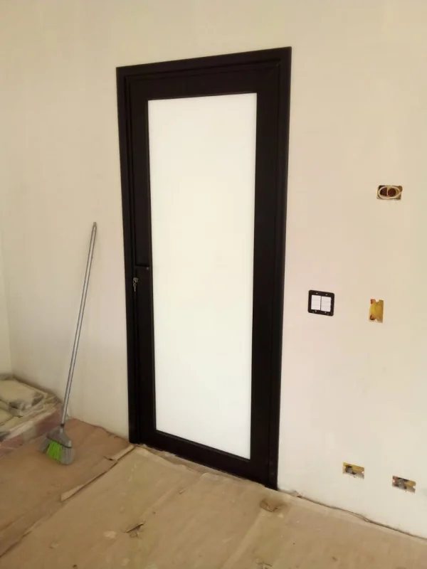 Porta de esquadria de alumínio em Limeira