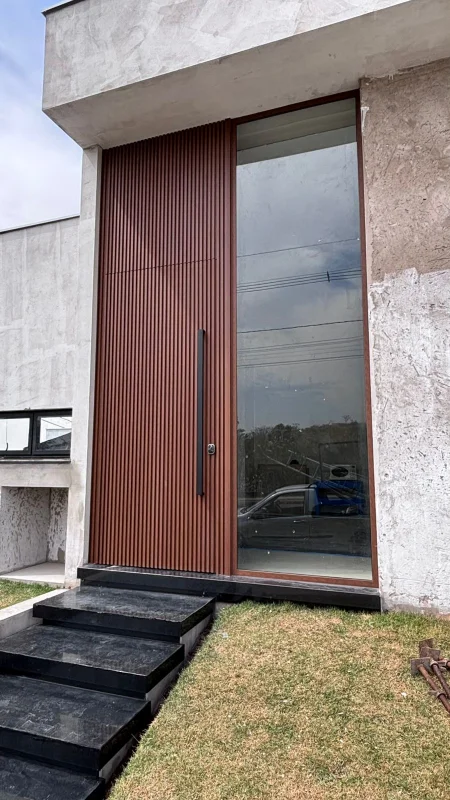 Porta de madeira personalizada em Rio Claro