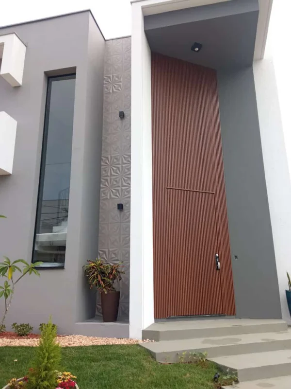 Porta pivotante sob medida