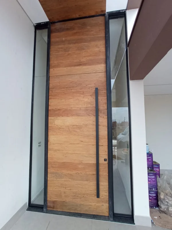 Porta pivotante de vidro em Limeira