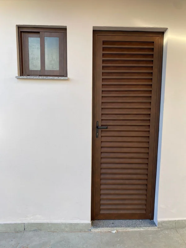 Veneziana de alumínio