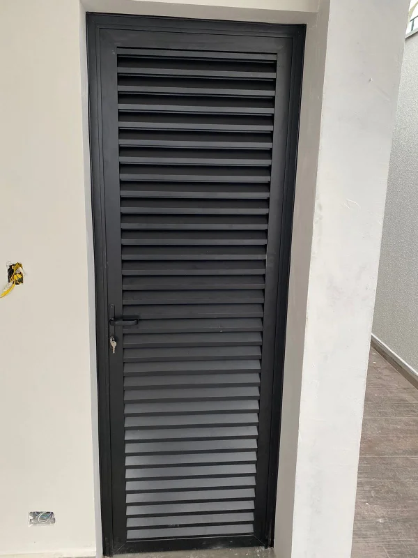 Veneziana de alumínio brilhante