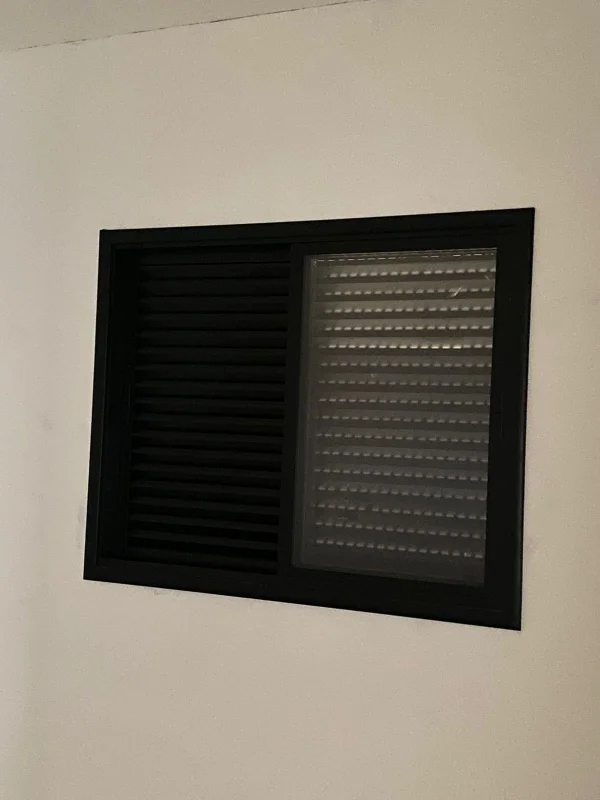 Veneziana de alumínio para quarto